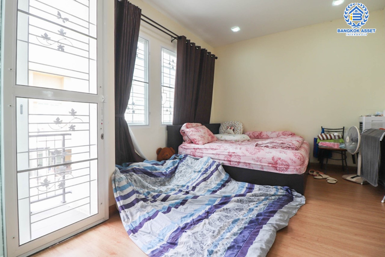 *****ทาวน์เฮ้าส์มือสองย่านนนทบุรี ม.โกลเด้นซิตี้ ปิ่นเกล้า-จรัญสนิทวงศ์ บนเนื้อที่ 21.2 ตร.ว. ฟังก์ชัน 4 ห้องนอน 3 ห้องน้ำ 2 ที่จอดรถ ทำเลดีเชื่อมต่อถนน บางกรวย-ไทรน้อย, ราชพฤกษ์, นครอินทร์ ราคาถูก สิ่งอำนวยความสะดวกครบ ใกล้รถไฟฟ้าสายสีแดงอ่อน "สถานีบางบำหรุ"